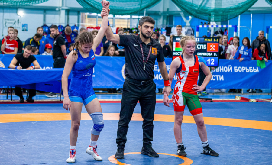 В Смоленске прошли Всероссийские соревнования по женской борьбе среди девушек U17