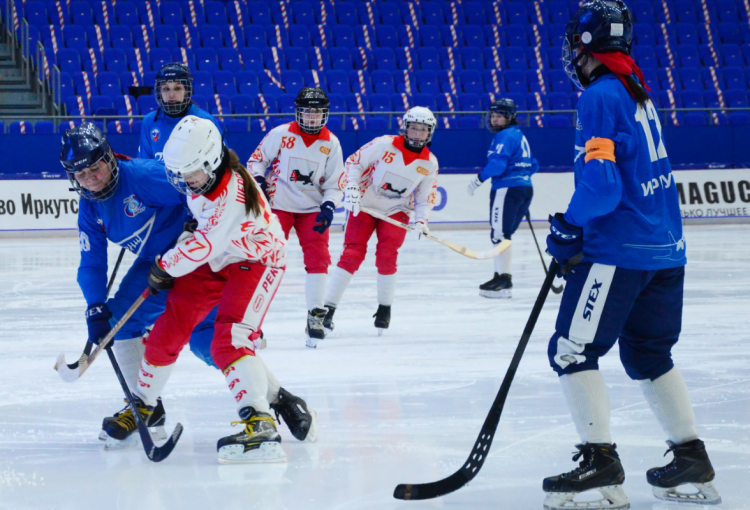 Хоккей с мячом - Красноярск девушки 16-17 лет - анонс-фото4