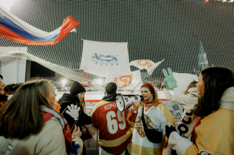 Студенческая спортивная ночь - гала-матч по хоккею на ГУМ-катке 2023 - фото4